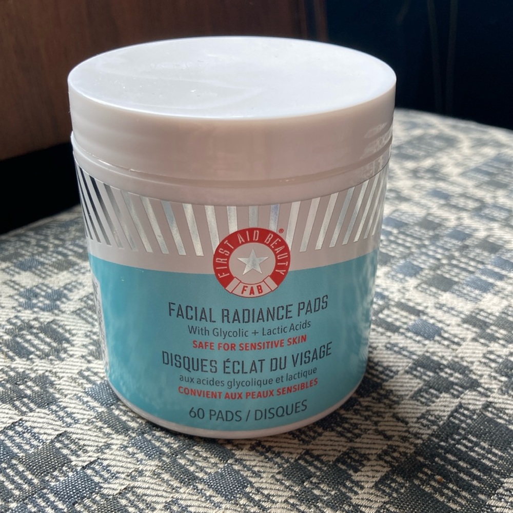 NEW First Aid Beauty Facial Radiance Pads